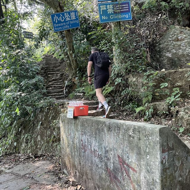 Hike Laozhaishan from Xingping! 