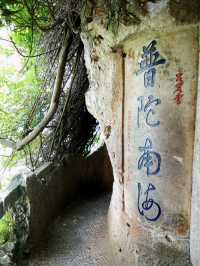 Path along the mountain edge in Xishan park