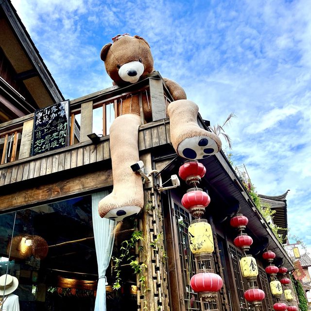 RELAXATION IN BAISHA OLD TOWN LIJIANG 