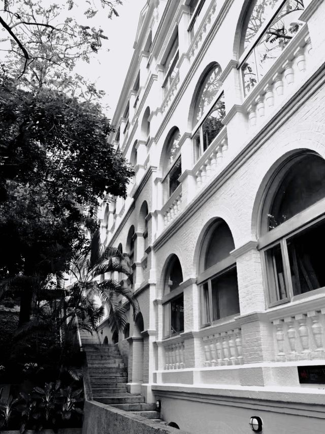 Hong Kong · Black and White Art Center hidden in the park ｜