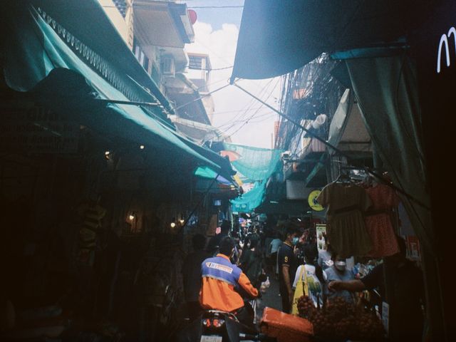 เที่ยวตลาดวังหลัง ซื้อเสื้อผ้ามือสอง ขนมเพียบ