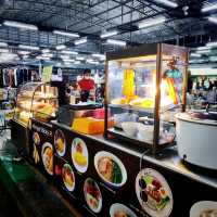 The Bustling Pratunam Night Market