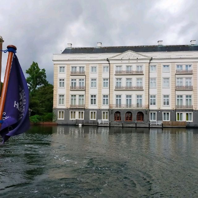 CANAL CRUISE