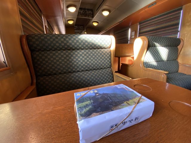 2024年3月頃運転終了。車齢100年越え。日本で最も古い現役の蒸気機関車がけん引する列車『SL人吉』車内
