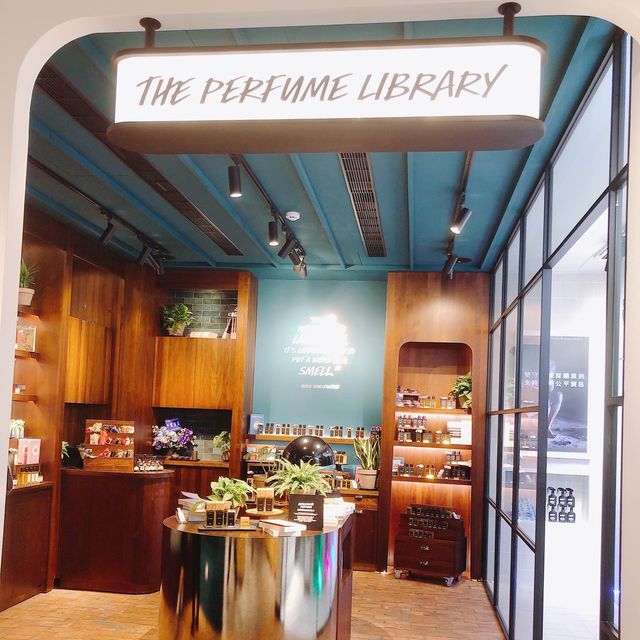 東區必逛📚 Lush香水圖書館 Perfume Library🌈