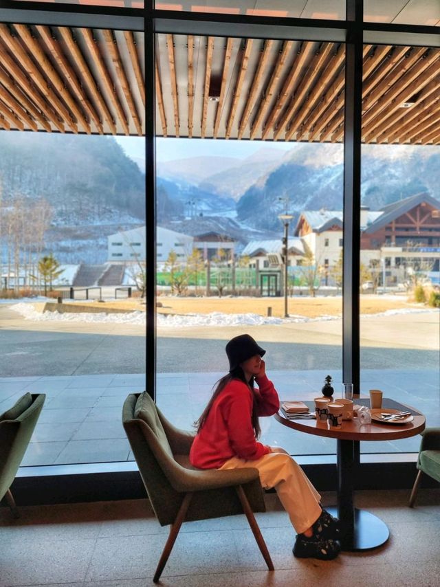 눈내린 가리왕산뷰의 매력을 눈앞에서! 정선 로쉬카페⛰️