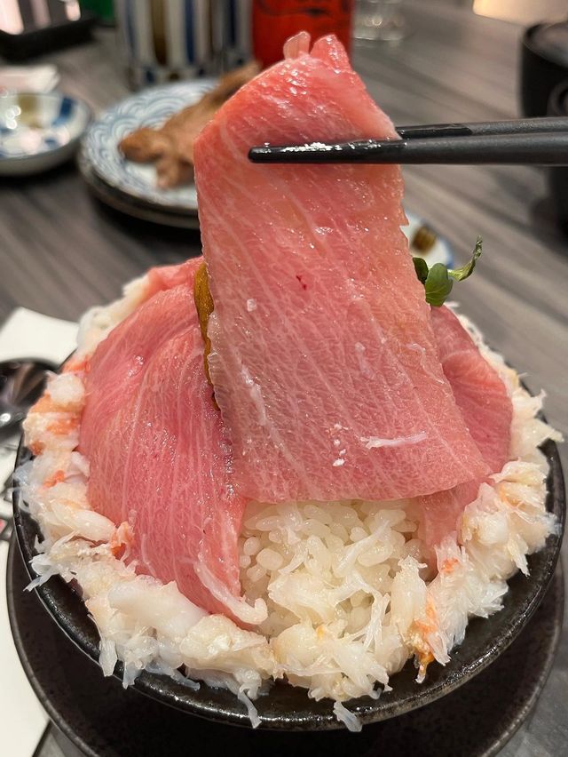 九龍灣足料滿瀉既刺身丼😙