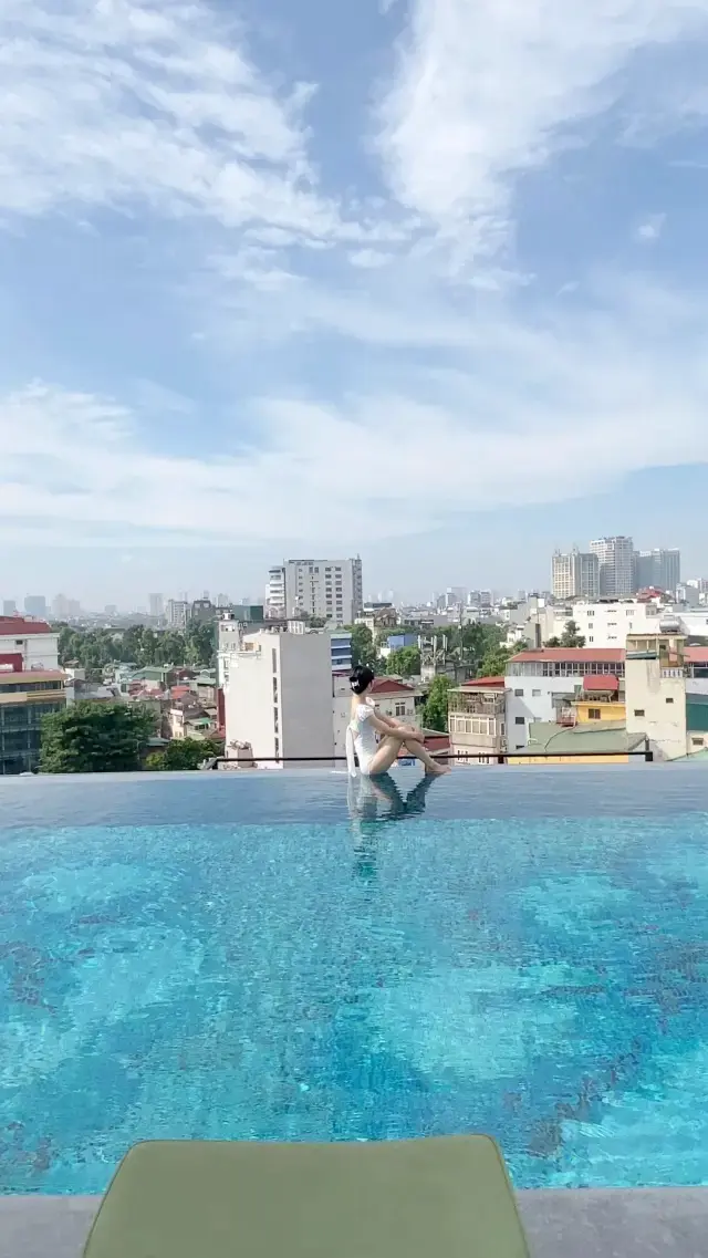 하노이 시내를 내려다보며 수영할 수 있는 호텔🤍