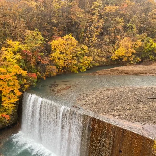 【岩手県】渓谷全体が紅葉の絶景へ