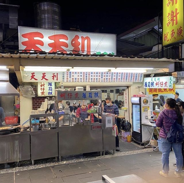 ［台北/西門町］ 天天利美食坊🍚｜配上半熟蛋攪拌在一起的滷肉飯 也太好吃🤤 