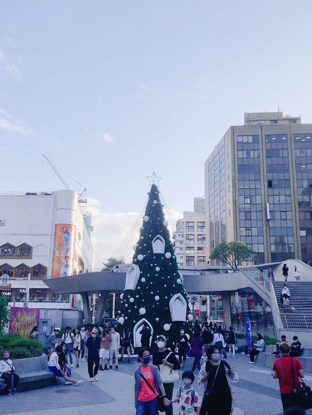 🉑️❤️溫馨的台北捷運中山站線形公園 Zhongshan Linear Park❄️🎄