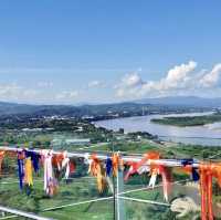 สกายวอล์คผาเงาสามแผ่นดิน วัดพระธาตุผาเงา 