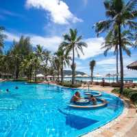 พักกาย สบายใจ รับแสงแดดฉ่ำๆ ที่ Katathani Phuket