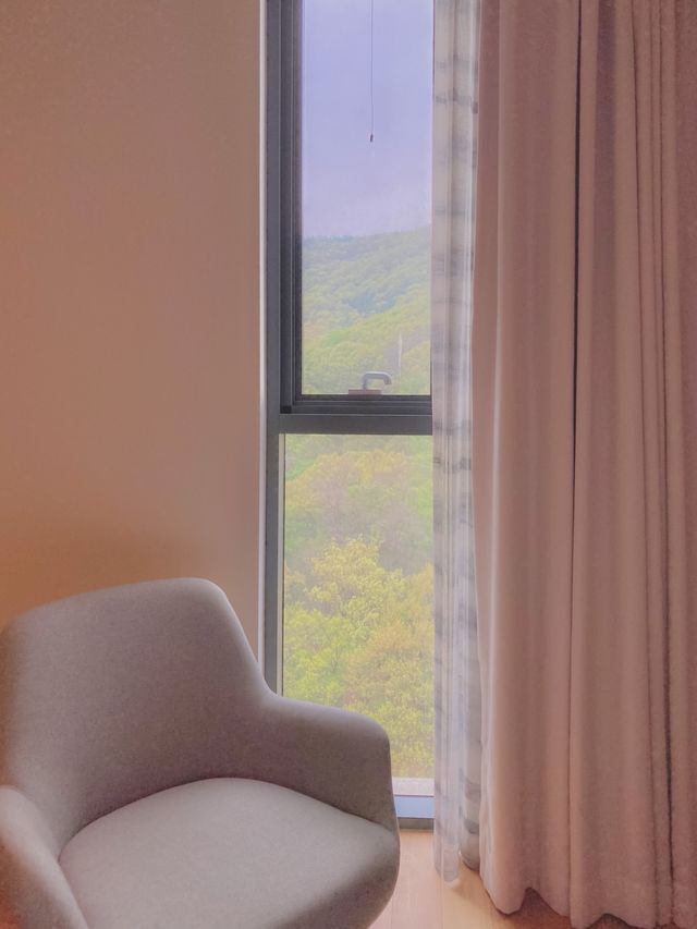보타닉 감성 가득, 호텔 테라스의 여유🌿