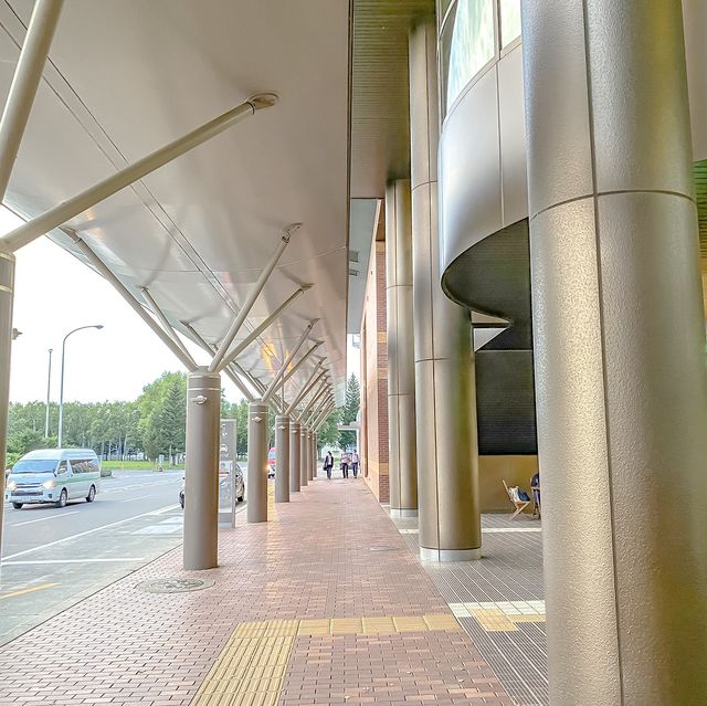 夏のとかち帯広空港外観