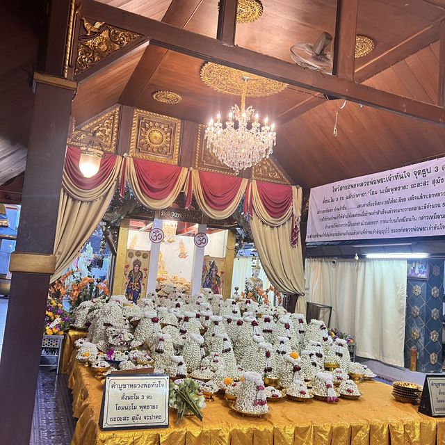 เดินขึ้นพระธาตุดอยคำ