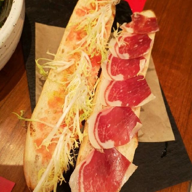 位於七寶鎮的五星級酒店內的西班牙餐廳