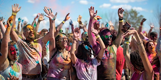 Festival des Couleurs, inspiré de HOLI, Vieux-Port de Montréal | Quai de l'Horloge