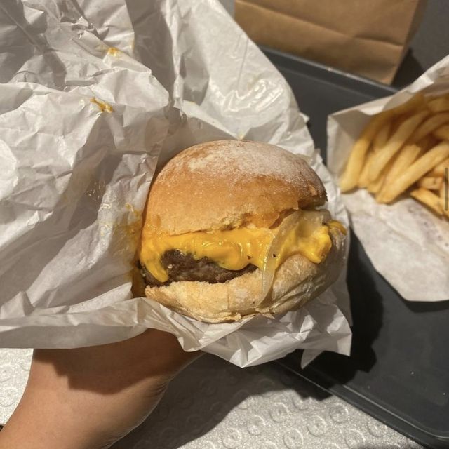 迪士尼火箭餐廳🍴🚀  漢堡套餐🍟