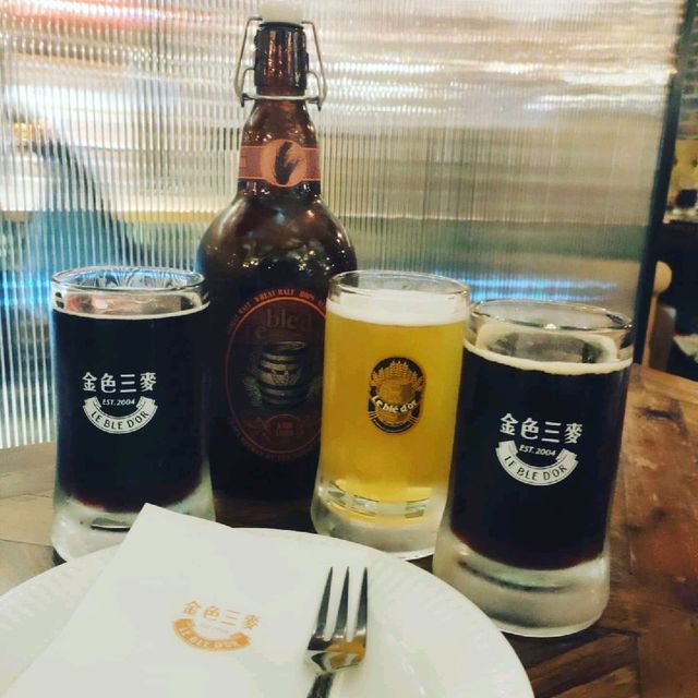 
📍南港捷運站 🏆金色三麥餐酒館 來杯現釀啤酒 把酒言歡 放鬆暢快