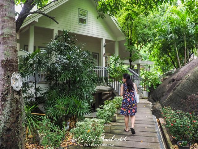 Lola Mui Cafe [หาดละไม] เค้กมาพร้าวอร่อยที่สุด