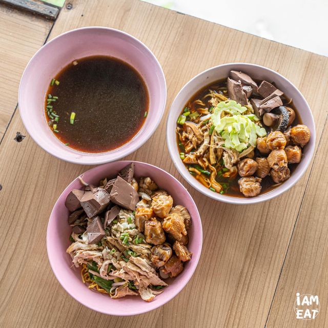 ก๋วยเตี๋ยวไก่มะระริมนาอย่างเด็ดพิกัดราชพฤกษ์