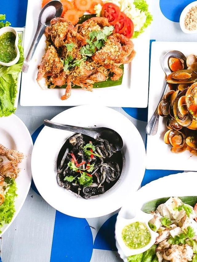 ร้านอาหารทะเลรสเด็ด ก่อนลงเกาะหลีเป๊ะ