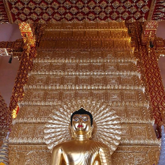 พระธาตุ​องค์สีขาว​ วัดพระธาตุหนองบัว