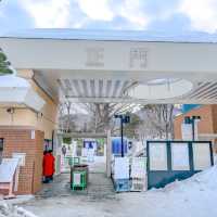 冬の円山動物園正門