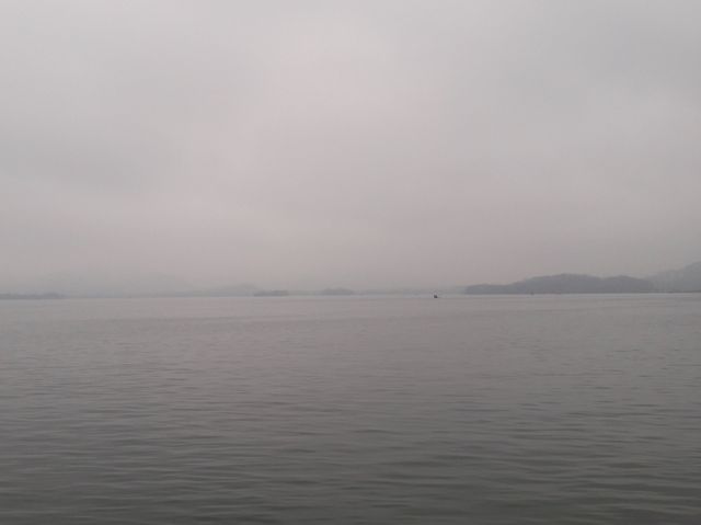 西湖雨曚曨 