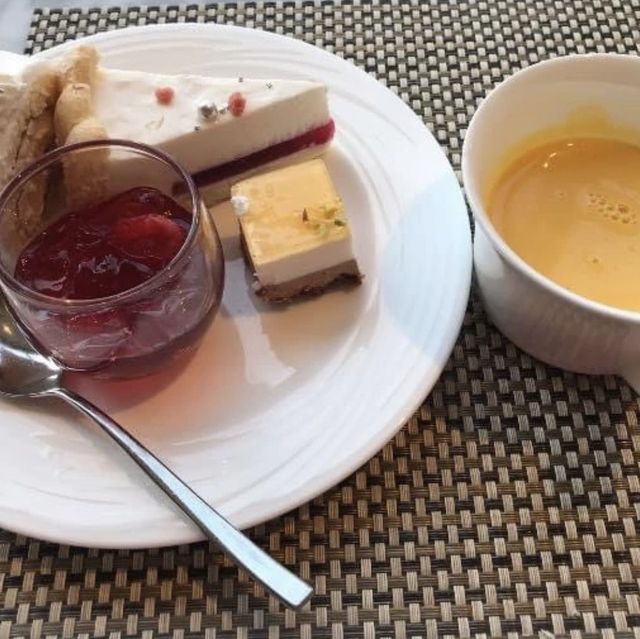 นั่งฟินกินข้าว 🥰