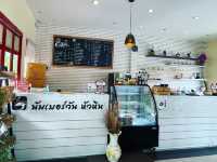 จิบกาแฟชมรถไฟ ณ คาเฟ่ลับสถานีรถไฟหัวหิน