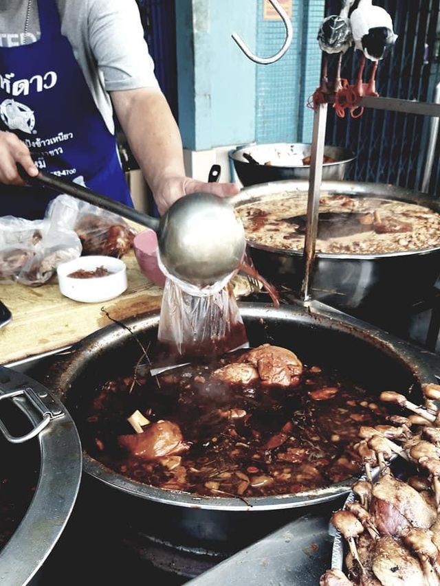 ขาหมูย่านบางรัก ร้านนี้เด็ด