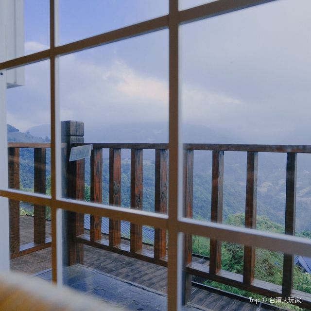 春天最適合上山的季節❤️來雲中城堡住一晚