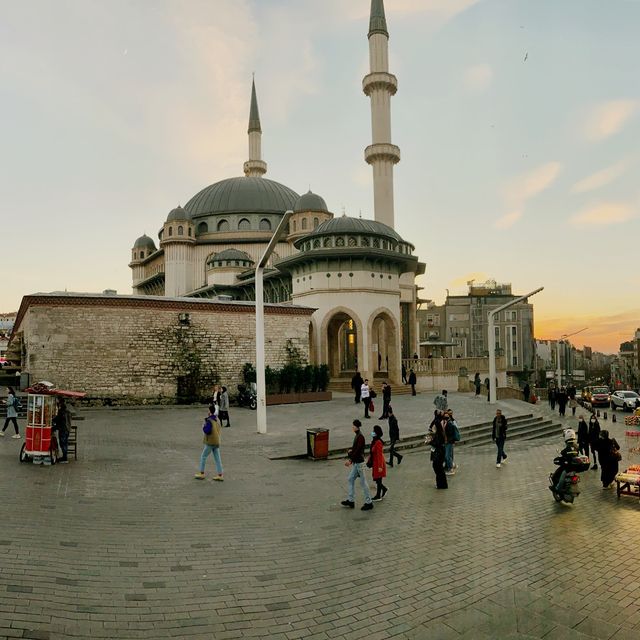 Taksim Square, central location in Istanbul 