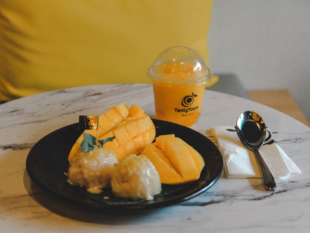 ร้าน Yellow yours cafe’