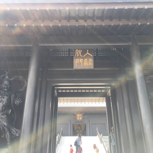 慈山寺 繁華中巍峨的清淨心 