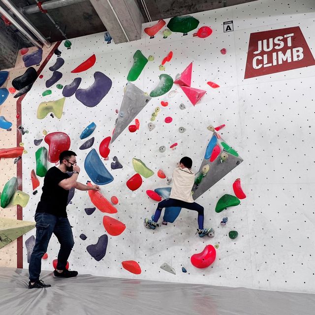 大小M顯出佢哋第一次 玩徒手攀石Bouldering