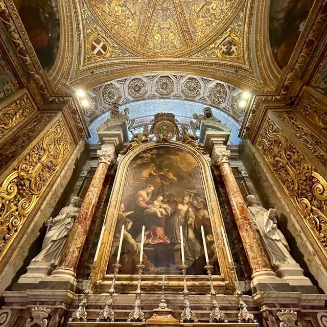 St John’s Cathedral, lavishly stunning!