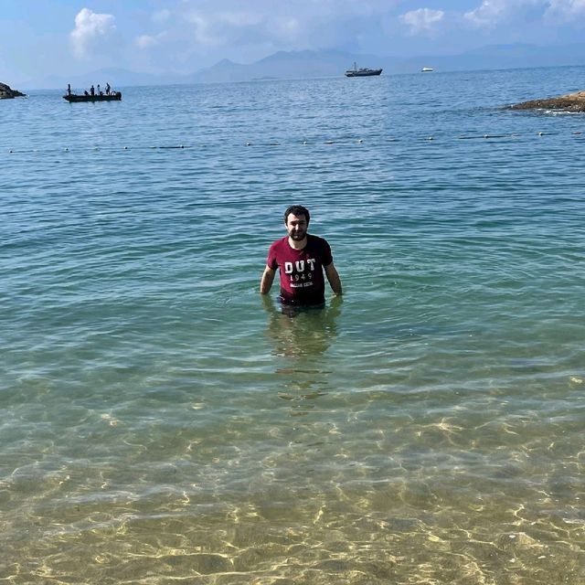 Idyllic beach cove on Dapeng peninsula