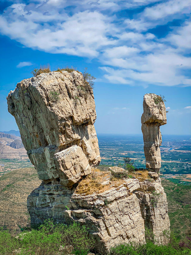 Beijing Hiking | Exploring the Dragon Palace Mountain Stone Array and Discovering the Thousand-Year Flower Tower.