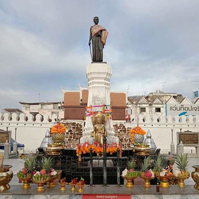 กราบขอพรคุณท้าวย่าโมที่จังหวัดนครราชสีมา