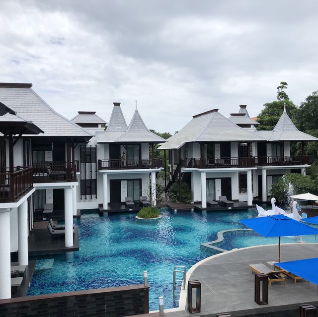 Z   t h r o u g h @ Pattaya