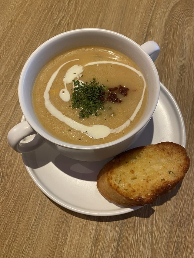 一點也沒有「窮」感的爆餡高質窮孩魚柳三文治