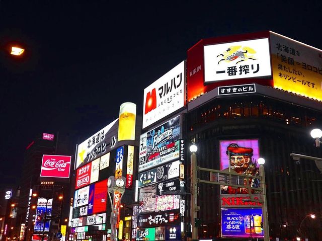 越夜越旺的狸小路商店街