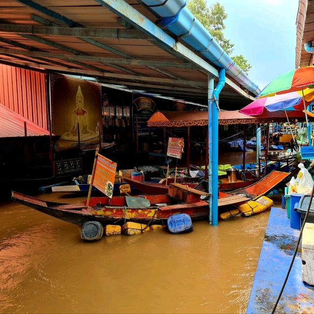 เที่ยวตลาดน้ำ "วัดท่าการ้อง"