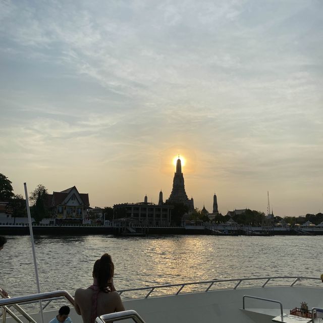 ดินเนอร์ ล่องเรือ แม่น้ำเจ่าพระยา