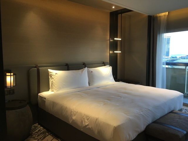 High-tech staycay
