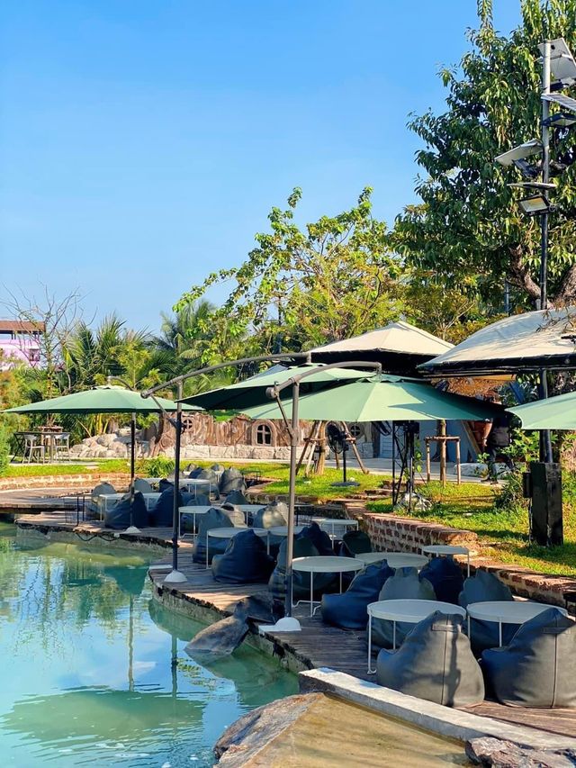 Nives - นิฟส์ Cafe and Bar