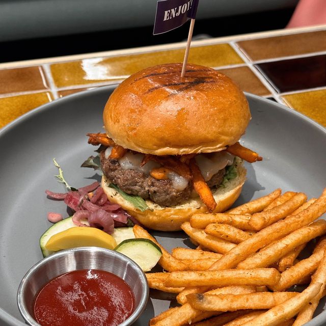 輕工業風•特色西餐• Burger店